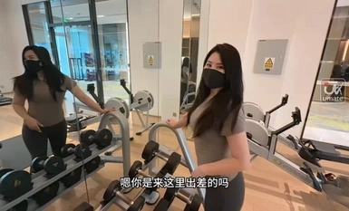 [ความเย้ายวนของสาวอกใหญ่] บอนนี่ - การพบกันโดยบังเอิญที่ยิม การออกกำลังกายสุดเร้าใจและเร้าอารมณ์กับแม่บ้านอกใหญ่ การพบปะอย่างเร่าร้อน การกระแทก บั้นท้ายอวบอิ่ม สะโพกเด้งดึ๋ง การดูดและบีบ เสือขาวเปียกชุ่ม การสอดใส่ทางทวารหนัก คลื่นแห่งความเร่าร้อน