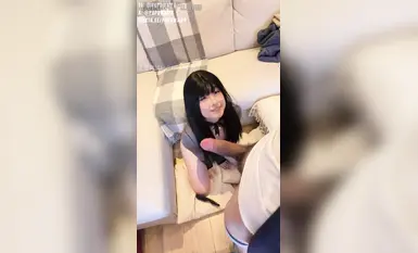 推特极品阿黑颜反差骚母狗「Pupu噗噗」《吃薯片游戏女巫的毒药》tiktok上刷到用薯片玩这个游戏，这是一部各种体位口交的纯享