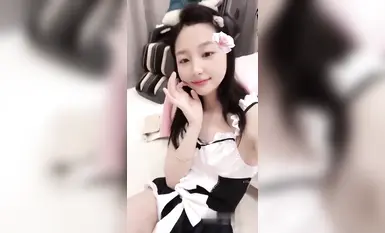 云盘高质露脸泄密！日常穿衣是淑女，脱光秒变荡妇，自慰吃鸡圣水调教，还满脸笑容(2)