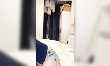 [음탕한 년 mm] 극명한 대조를 이루는 이웃 여신~ 스타킹, 눈을 굴리며 소품을 이용한 자위 (10)