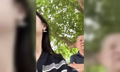 主人任務【小妹】露奶給老大爺看_想給老頭添雞巴
