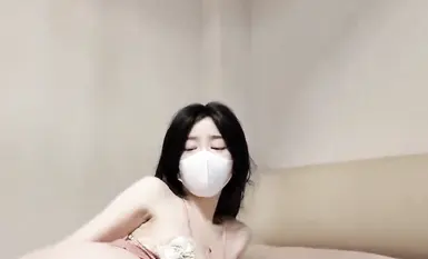 极品身材长相很哇塞的主播「jennie洁妮」白皙身材骚逼，圣诞节偶遇一位长得似乎很可爱的处男小哥哥主动撩他，让他无套干了我(1)