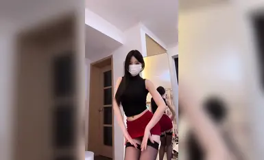 Kuaishou's sweet and sexy girl [Xiao Xiao Zhang] performs nude dance with shiny, unprotected stockings and masturbates (2)