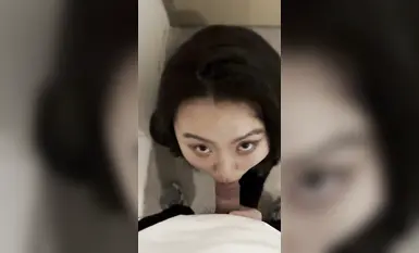 蘋果原相機泄密 愛吃雞雞的小姐姐 嬌嫩皮膚無毛嫩穴尤物身材，制服援交金主爸爸，攝人心魄媚眼如絲，口交口爆騎乘做愛 (2)