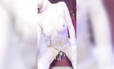 高颜值网红主播【蘸点蜜桃酱】福利视频性爱道具自慰，日常露点，小母狗属性拉满2 (3)