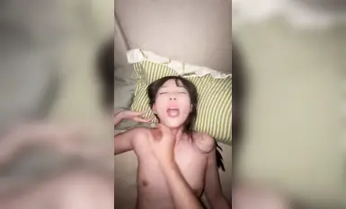 Isang video ng isang magandang babaeng estudyante mula sa Shanghai University of Science and Technology na nakikipagtalik sa kanyang mayamang kasintahan ang kumalat online. Ipinapakita sa video ang kanyang mukha na nagpapakita, nagsasagawa ng oral sex, ib