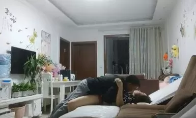 Nakilala ko ang isang slutty na asawa mula sa isang mabuting pamilya habang naglalaro ng mahjong ay niyaya ko siyang makipagtalik sa kanya ng palihim. Napakabilis niyang bulalas at hindi siya makuntento.