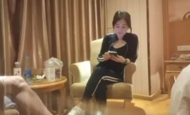 [Fatty Studio], fans are looking forward to the return of the beautiful young woman once again to the door, flirty and charming, just like lovers get together!
