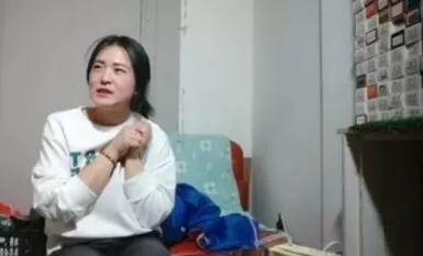 [Ejen Rahsia Ouchi 008] Seorang yang mahir mengusik, membawa Liangjia kembali ke asrama, minum dan berbual dan menangis dengan kuat, menolak pukinya sehingga dia mahu disentuh, meletakkan alat penggetar pada pukinya dan menghidangkannya, dan meniduri pant