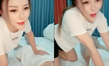 性感骚少妇露脸伺候大哥，活好不粘人奶子上抹精油给大哥胸推按摩，69口交大鸡巴好刺激样子好骚，爆草内射