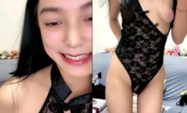 第一次搞黄的清澈女神-七七 _看不清吗，等一下我有点紧张， 我感觉好尴尬啊，哎呀我不想开了。边揉小穴边羞涩的淫笑