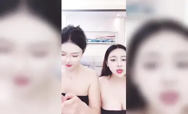 เทพธิดาอันดับต้นๆ [นางแบบสาว ลิตเติ้ลสตรอว์เบอร์รี] พาเพื่อนสนิทไปทะเล~ ไม่ใช้ถุงยางอนามัย ผลัดกัน~ หลั่งอสุจิภายใน~ การสำเร็จความใคร่ด้วยตนเอง (1)