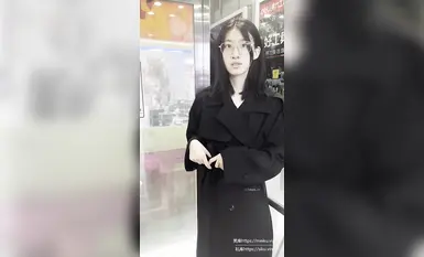 网红高颜值美少女团队【西萌工作室】极品在校女大学生【濑濑】新发布白天夜晚游乐场电梯间露出，还是带上眼镜骚(3)