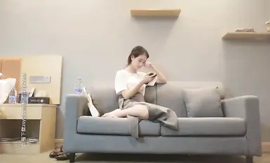 少婦也清純，高顏值長裙典雅美女，舌吻摸逼調情69口交，沙發激情啪啪
