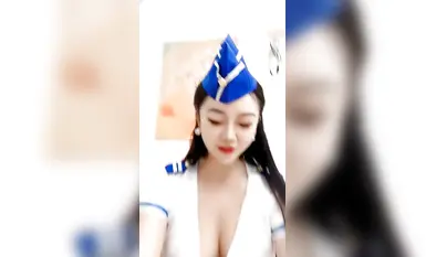 极品御姐的制服诱惑，全程露脸空姐白丝装扮，跟狼友撩骚互动，揉奶玩逼特写展示，淫声荡语不断