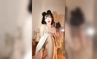 Guru tarian terkemuka Kuaishou, [Ziyue], sangat mahir dalam mempersembahkan tarian gaya kuno yang tersendiri, mendedahkan rambut, dan menggoda (3)