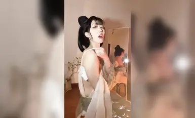 Guru tarian terkemuka Kuaishou, [Ziyue], sangat mahir dalam mempersembahkan tarian gaya kuno yang tersendiri, mendedahkan rambut, dan menggoda (3)