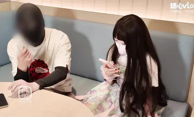 【嫩小兔】国产新人18岁激萌少女离家少女欲求不满被同学爸爸操到腿软