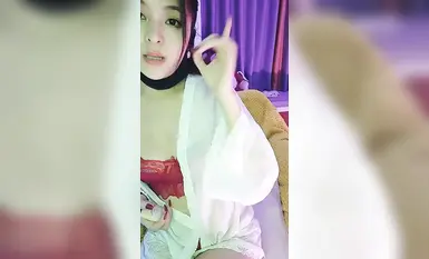 推薦 騷逼辣媽【蘇小妍】大尺度掰逼誘惑，道具自慰高潮噴尿，被胖子小雞吧干到很無語，口活干炮一條龍 (16)