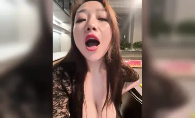 Inaakit ng malaking suso at mature na babae [Amy] ang deliveryman para dilaan ang kanyang ari; ang mga panlabas na gamit ay lubhang mapang-akit (12)