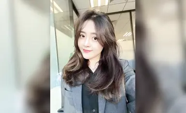 Cô gái dễ thương và xinh đẹp