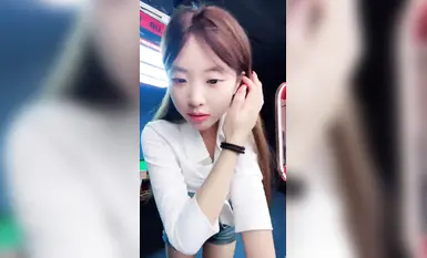 【初夏柚子】最強顏值初夏柚子KTV按摩宿舍直播又嫩又騷與金主互動啪啪後入內射騎乘抬腿爆操 (11)
