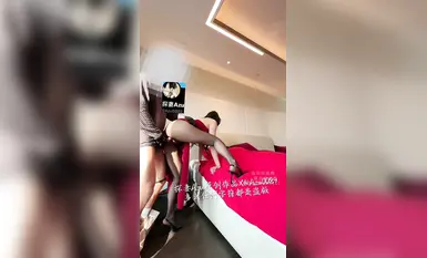 推特极品肥臀炮架「肉臀果儿」「探妻Azu」我哥的新婚之夜他竟然喝醉了，我看着一个人坐在新房床边的黑丝嫂子还是忍不住对她下了手