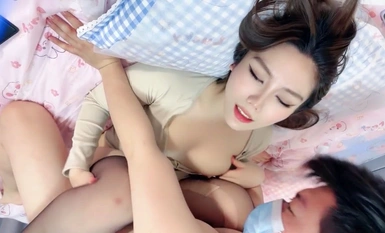 【新人試新貨】讓人垂涎三尺的極品御姐頂級魅魔拉了閨蜜下海倆人輪流操到噴水掐脖子扇耳光腳踩臉 (1)