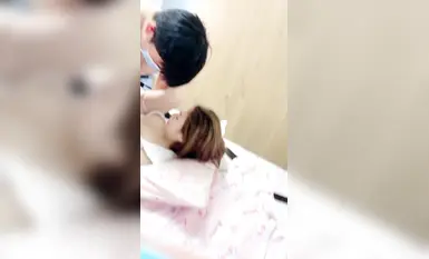【新人試新貨】讓人垂涎三尺的極品御姐頂級魅魔拉了閨蜜下海倆人輪流操到噴水掐脖子扇耳光腳踩臉 (1)