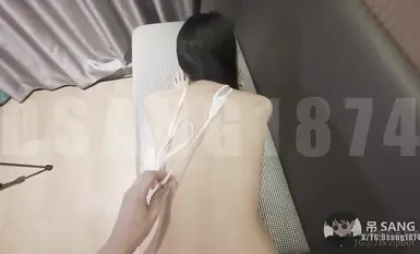 【5月最新】推特色魔流氓攝影師「口巾SANG」清純的女神嫩妹，舔雞巴非常認真，被肏的時候小騷聲格外誘人