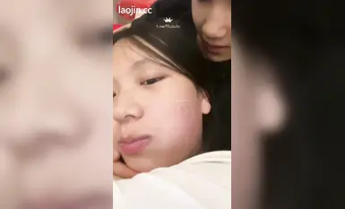 【抖音福利】剛成年的18歲小情侶，陝西人【A】情侶性愛XO口交，清純反差，奶子發育的很不錯，床上很騷