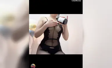 肥臀福利姬-你的KK_黑絲淫語足挑逗 (14)