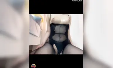 肥臀福利姬-你的KK_黑絲淫語足挑逗 (14)
