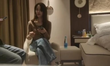 【挣钱买奥迪水泥】大圈高端，大长腿甜美靓女，你骚不骚，骑乘掰开屁股就是操，搞得骚女直浪叫