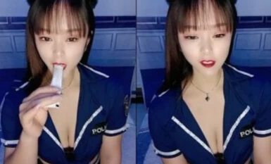 妖娆巨乳小姐姐-- 穿上肉丝，护士服、秒变性感淫娃，大肉棒插进抽搐，淫声浪浪！