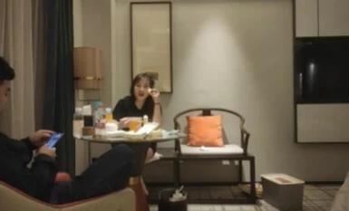 “หาเงินซื้อปูนออดิร่า” หนุ่มอ้วนเดตกับสาวการเงินและกินขนมกับป้าตอนดึกด้วย