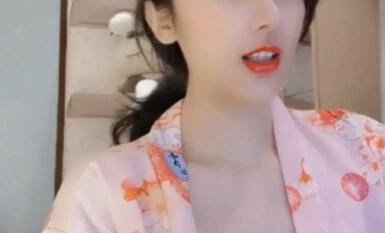 Người dẫn chương trình sắc đẹp hàng đầu Mạnh Phi Đồng Hương - Buổi biểu diễn đầu tiên của Mạnh Phi