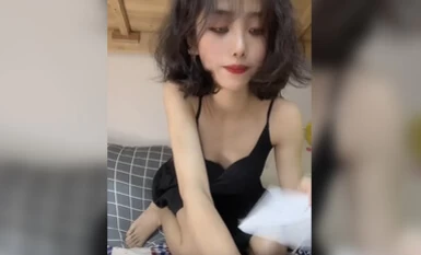 最新一少舉牌系列之茶茶超顏值美女玩穴高潮2