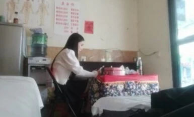 【持有无套内射执照的探花】，蝴蝶逼少妇，C罩杯，打桩机猎艳狂人，高频干逼不停真强