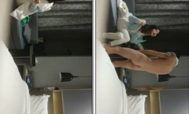 【用利抽插】，探花一哥，返场极品小萝莉，无毛粉穴让人爱不释手，青春胴体分外诱惑，暴力抽插征服她
