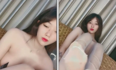 诺宝~强烈推荐~高颜值主播，脱衣舞大秀，骚动白白嫩嫩大奶子，性感迷人的身躯！每次看了都受不了，就对着屏幕撸一炮！