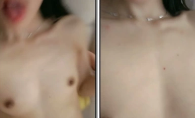 午夜特别强烈推荐，白嫩骚骚的研究生妹妹，身材很苗条，粉桃色BB穴，大腿已张开，在线等哥哥把精子射进来！