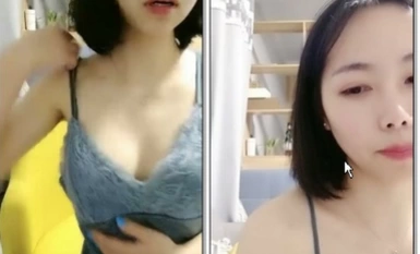 Short hair Royal sister beautiful young woman home show, look at the face is not old, but BB is ripe, the two pieces of lips are fat and big and black!