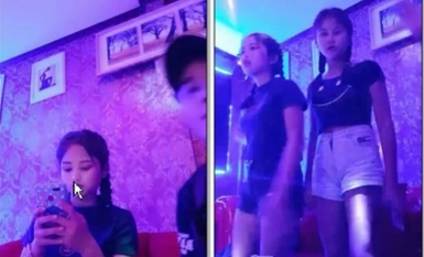 ชายหัวล้านเดินทางไปยังประเทศเพื่อนบ้านเพื่อพบกับเด็กสาวสองคนในท้องถิ่น เขาถอดเสื้อผ้าออกและเล่นกับพวกเธอขณะร้องเพลงใน KTV