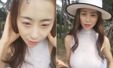หญิงสาวหน้าตาดีและมีอารมณ์ขันกล้าเปิดเผยตัวเองบนชายหาดท่ามกลางนักท่องเที่ยว เธอยกก้นขึ้นและกางหีของเธอด้วย