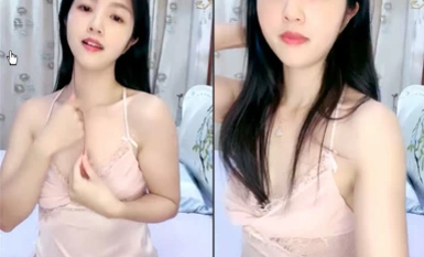 배에서 갓 내린 섹시한 아름다움! 유혹에 아주 능숙하고, 관객이 코피를 흘리고, 허벅지로 끌려가는 팬티가 구멍을 뚫고, 욕실 젖은 유혹을 지켜보세요!