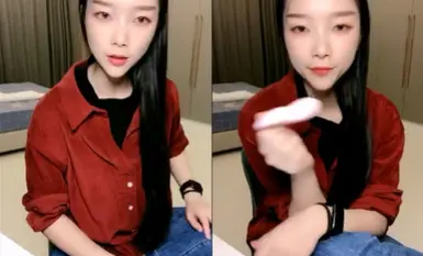 Vẻ đẹp tài năng và khí chất! Chơi piano và hát cùng một lúc! Cô ấy cởi trần và thủ dâm cơ thể khêu gợi của mình, đưa máy rung vào âm đạo và xoa bóp, để lộ mặt dâm đãng của cô ấy