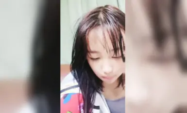 Sobrang lambing! 3 estudyanteng babae~Nagsasalsal ng hubad sa bahay~Ang puki ni [Jiayi] ay mapanimdim~! (2)