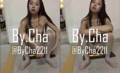 Pemilik dana latihan Cha Xiaoli jalang "Wu Han" mempunyai misi kebogelan paling slutty dia menunjukkan mukanya sepenuhnya bogel dan mengambil lif dari rumah ke garaj bawah tanah dan belakang.