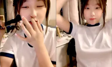 極品學妹來襲，全程露臉乖巧可愛，圓潤堅挺的騷奶子自己揉捏陪狼友撩騷，特寫逼逼給狼友看自己摳深夜可射